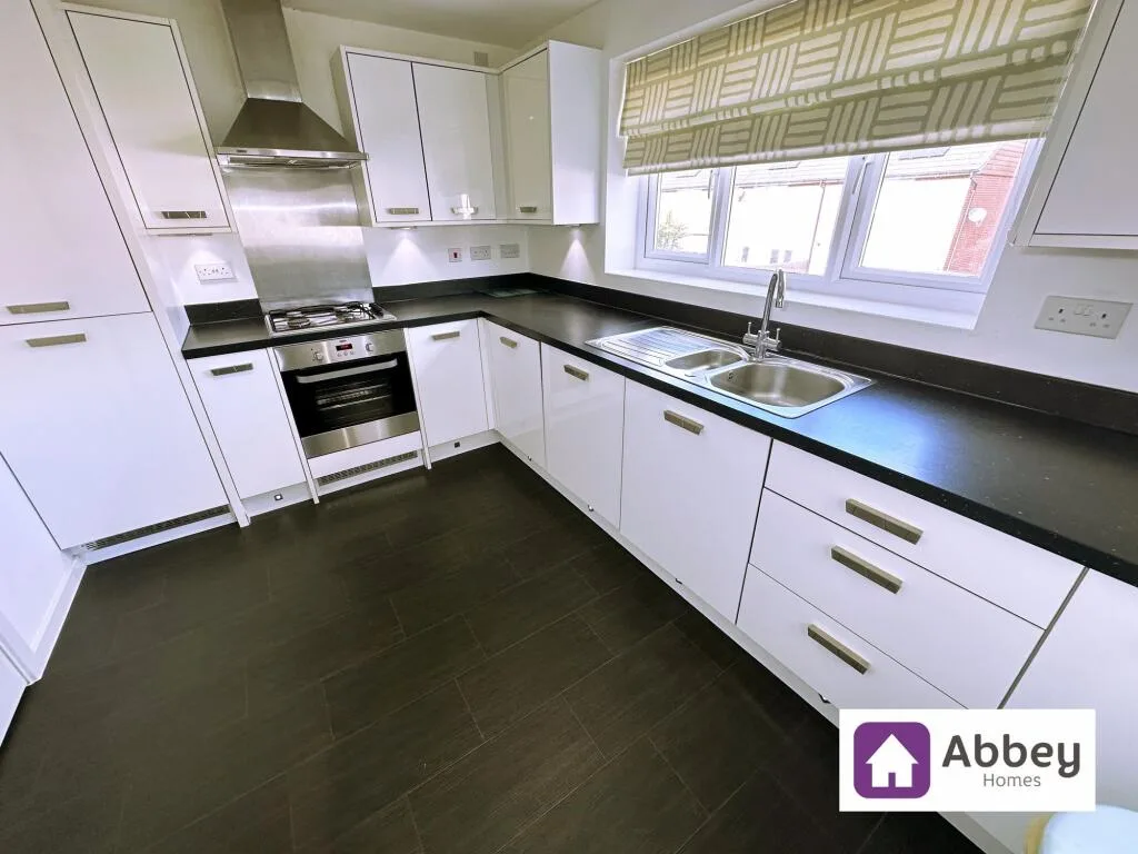 3 bedroom link detached house for rent