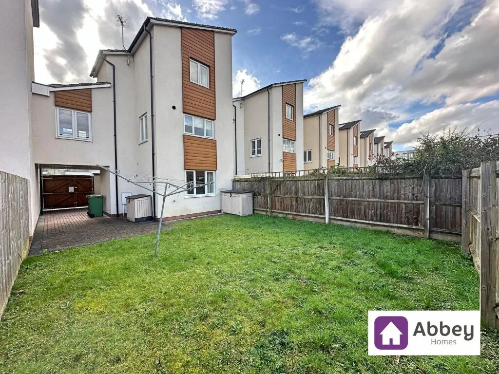 3 bedroom link detached house for rent
