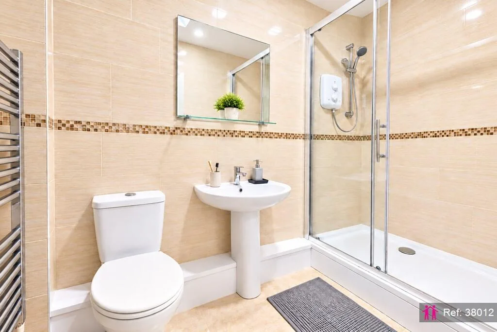 6 bedroom end of terrace house for rent