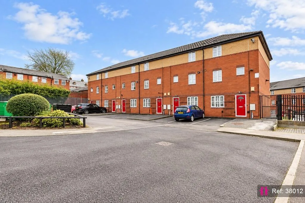 6 bedroom end of terrace house for rent