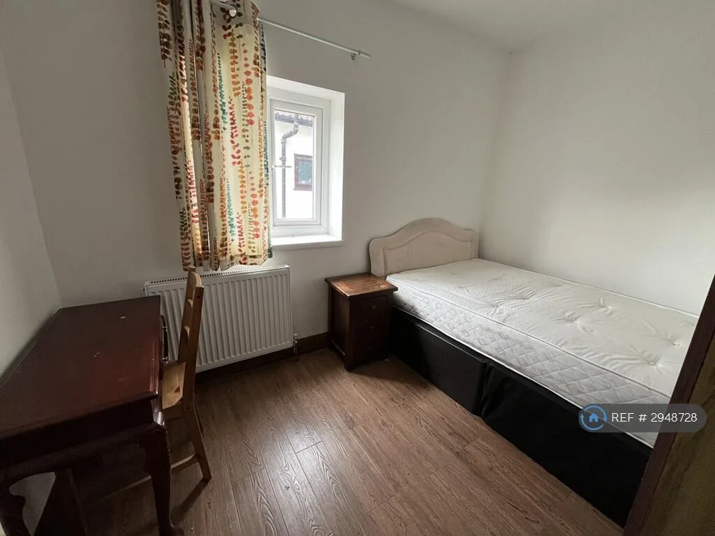 4 bedroom semi-detached house for rent