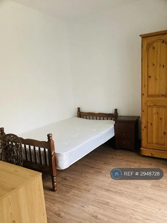 4 bedroom semi-detached house for rent