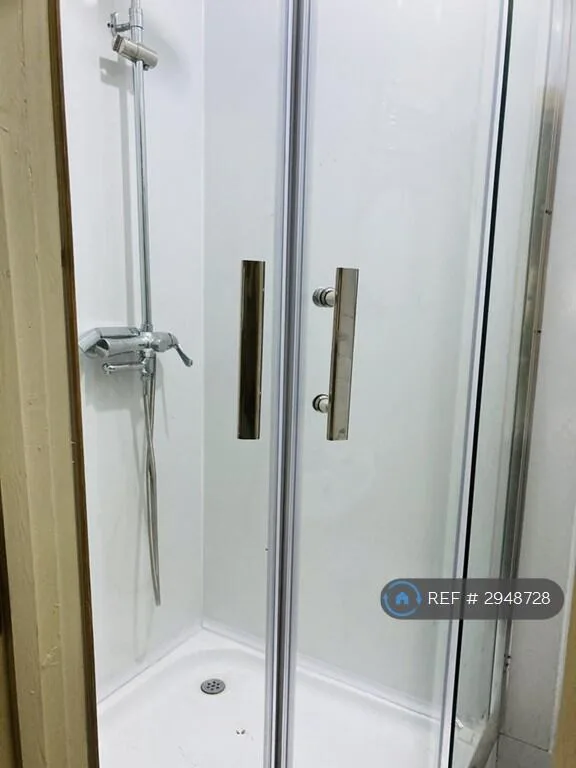 4 bedroom semi-detached house for rent