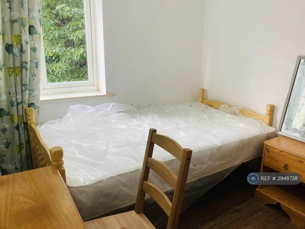 4 bedroom semi-detached house for rent