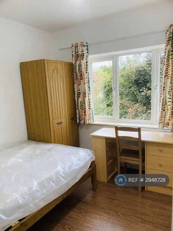 4 bedroom semi-detached house for rent