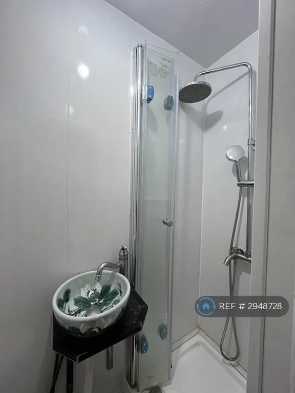 4 bedroom semi-detached house for rent