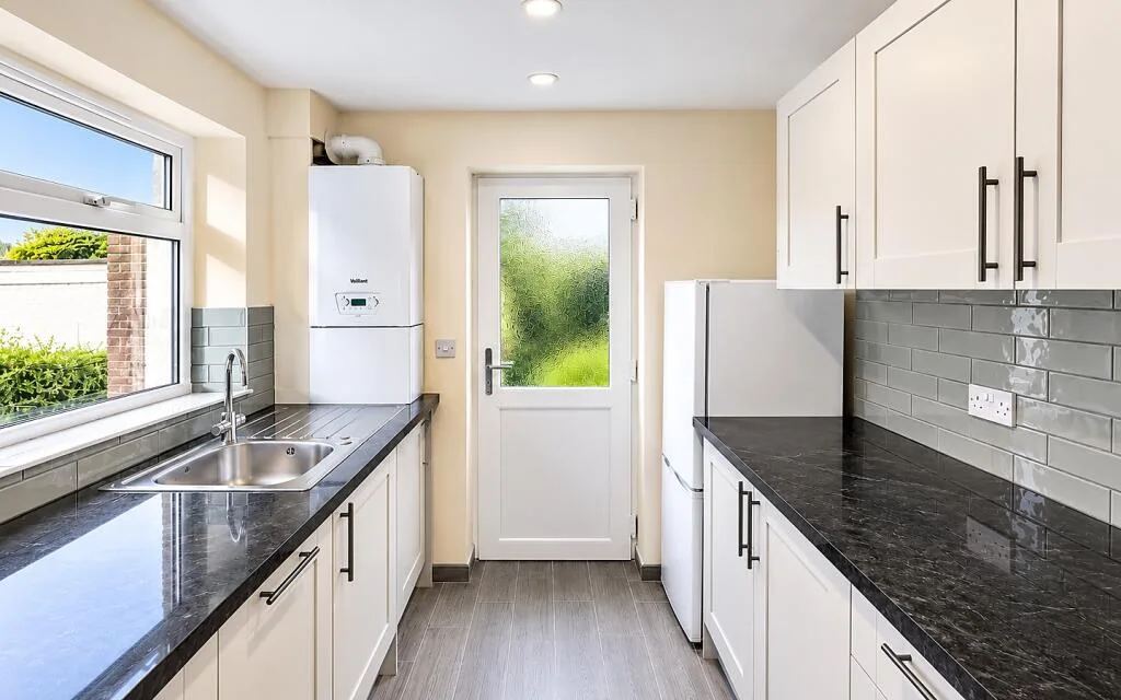 3 bedroom semi-detached house for rent