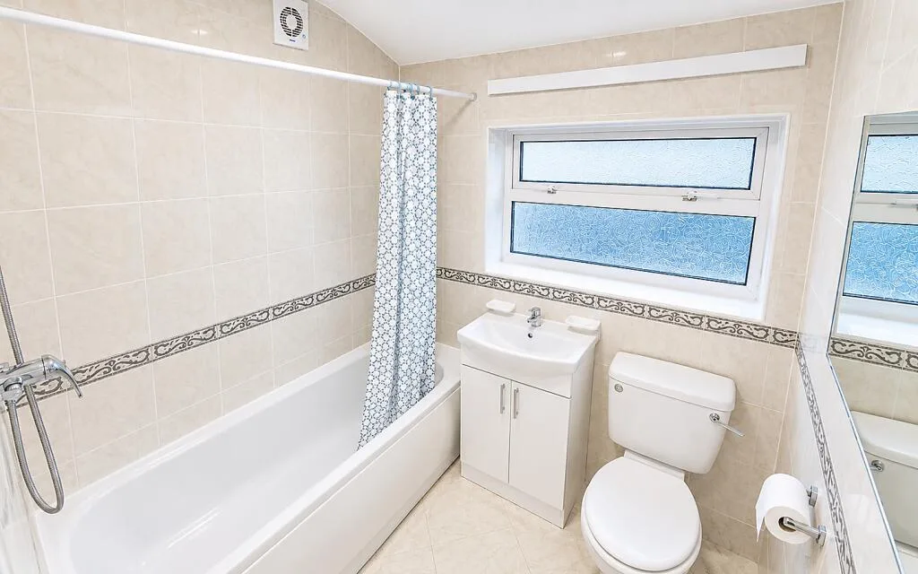 3 bedroom semi-detached house for rent