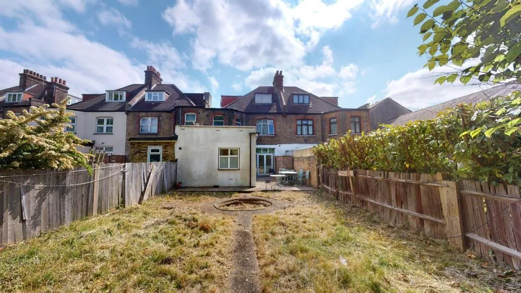 3 bedroom flat for rent