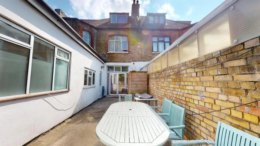 3 bedroom flat for rent