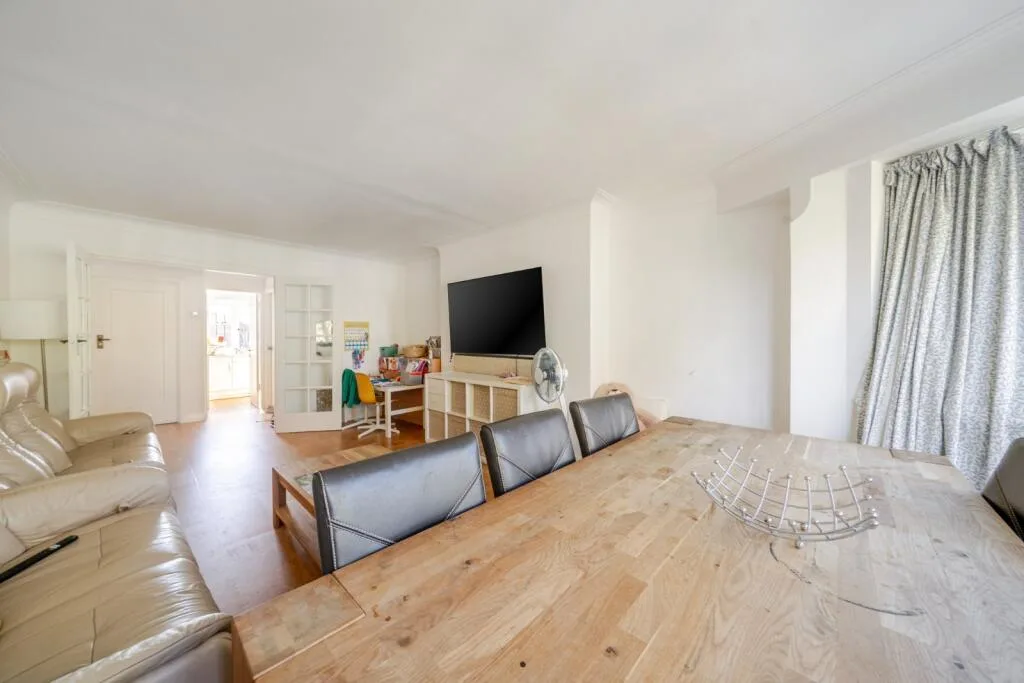 3 bedroom flat for rent