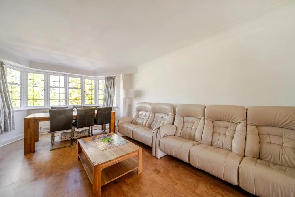 3 bedroom flat for rent