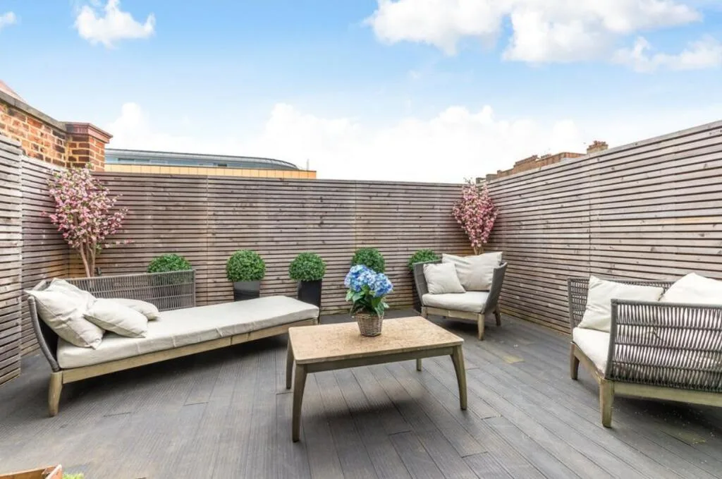 4 bedroom maisonette for rent