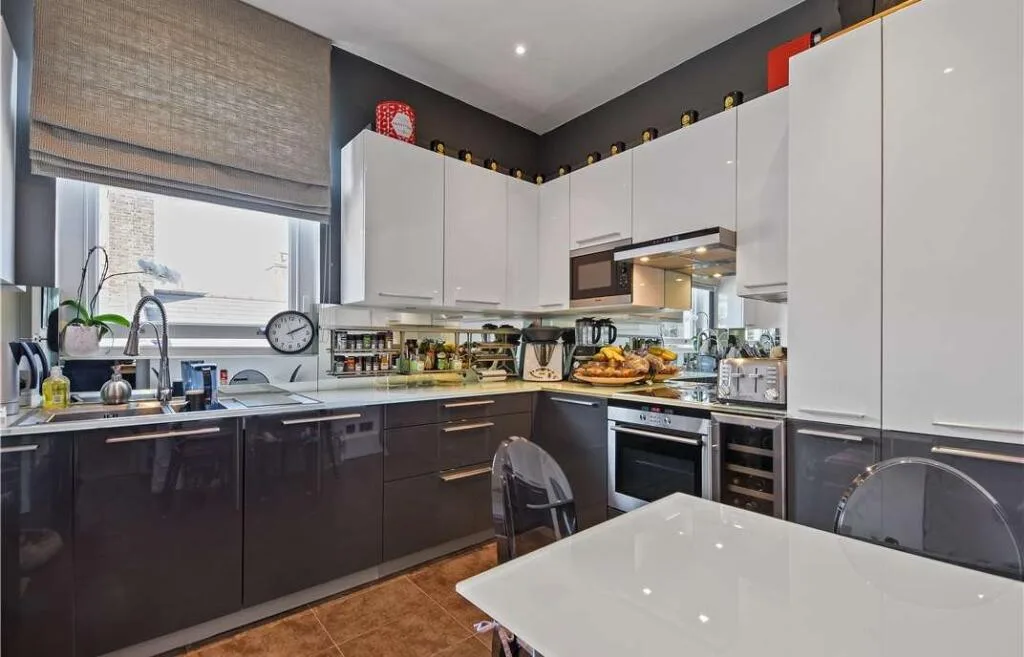 4 bedroom maisonette for rent