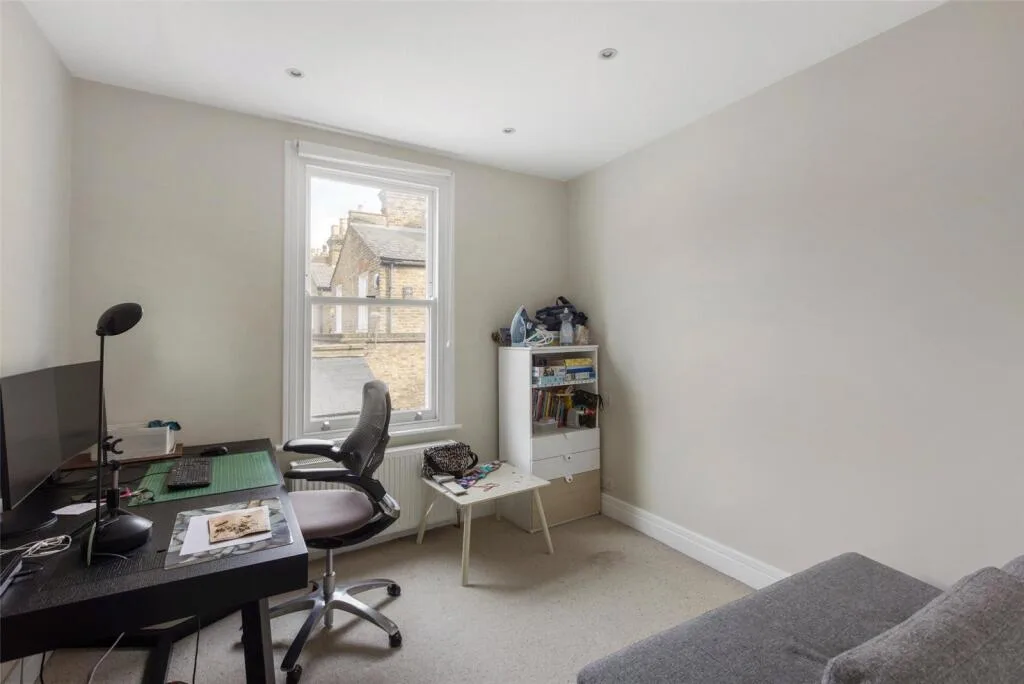3 bedroom maisonette for rent