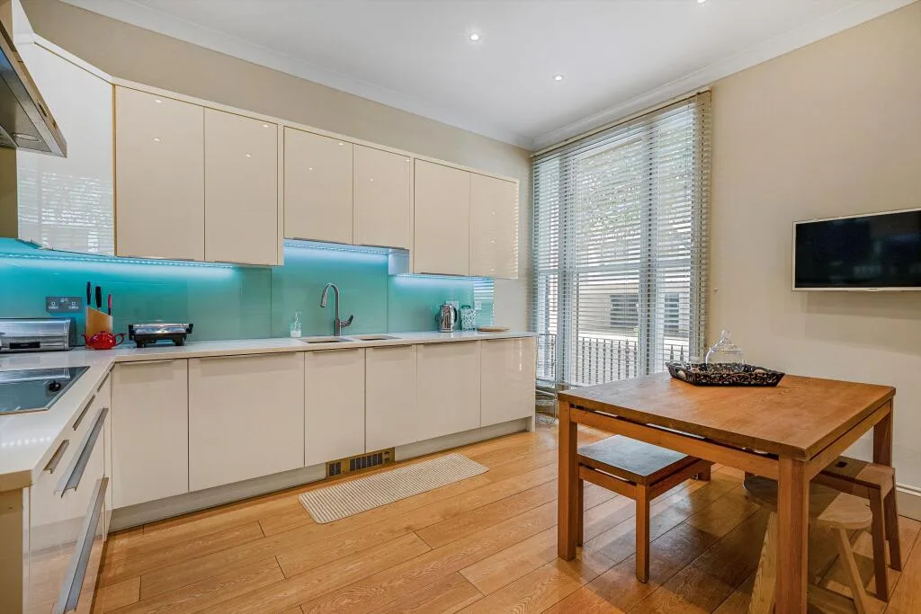 3 bedroom flat for rent