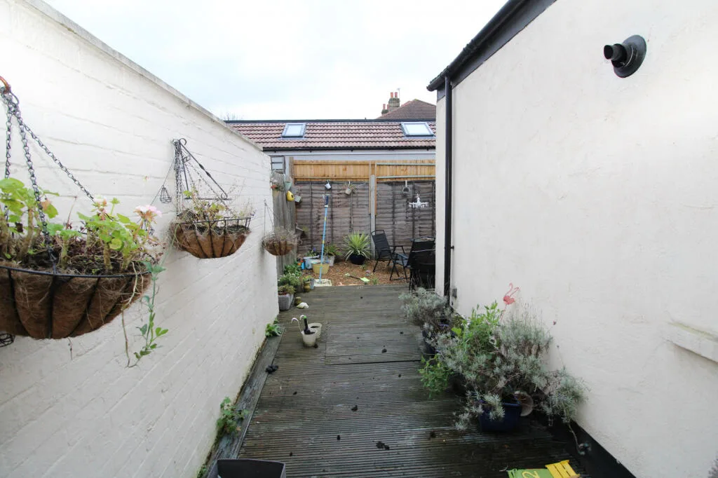 2 bedroom maisonette for rent