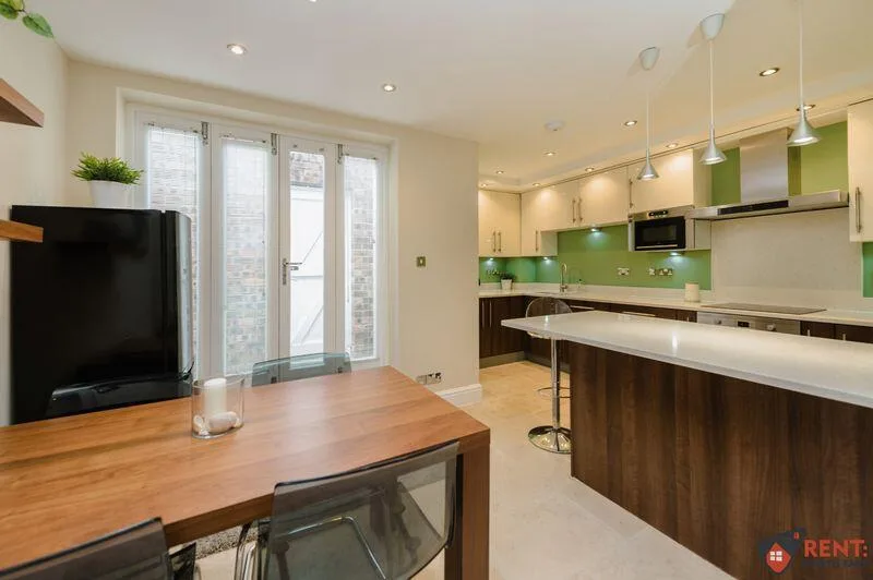 4 bedroom terraced house for rent
