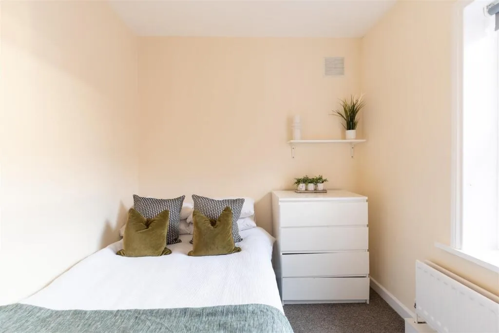 4 bedroom terraced house for rent