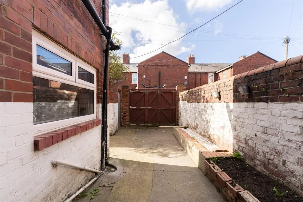 4 bedroom terraced house for rent