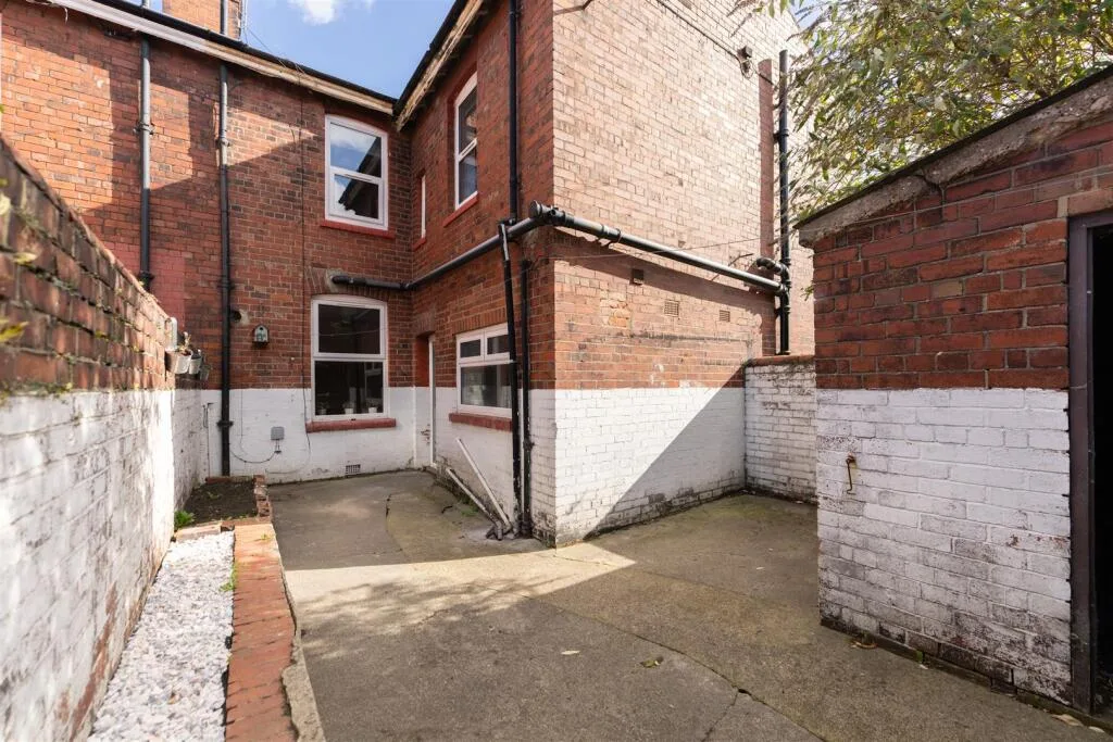 4 bedroom terraced house for rent