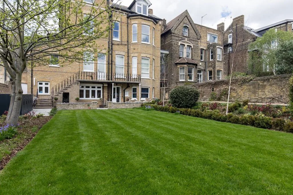Ground floor studio flat for rent