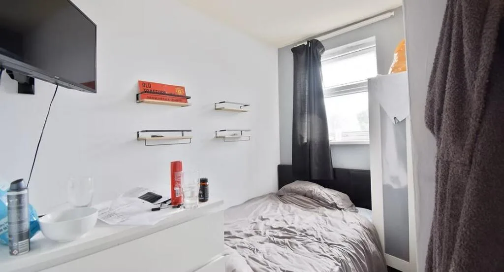 4 bedroom end of terrace house for rent