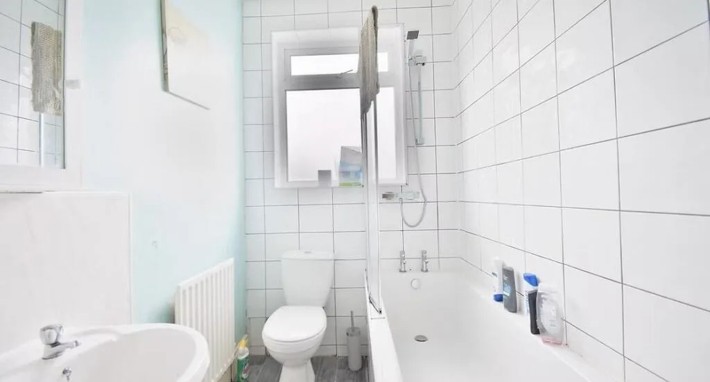 4 bedroom end of terrace house for rent
