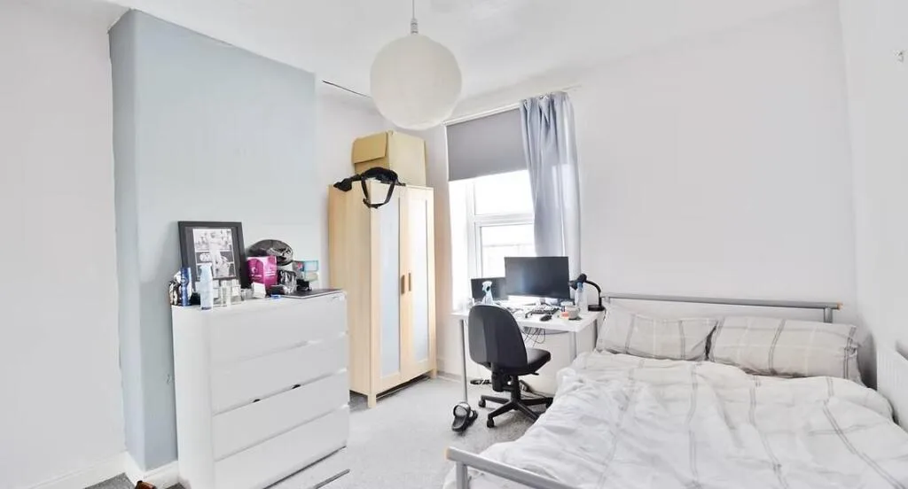 4 bedroom end of terrace house for rent