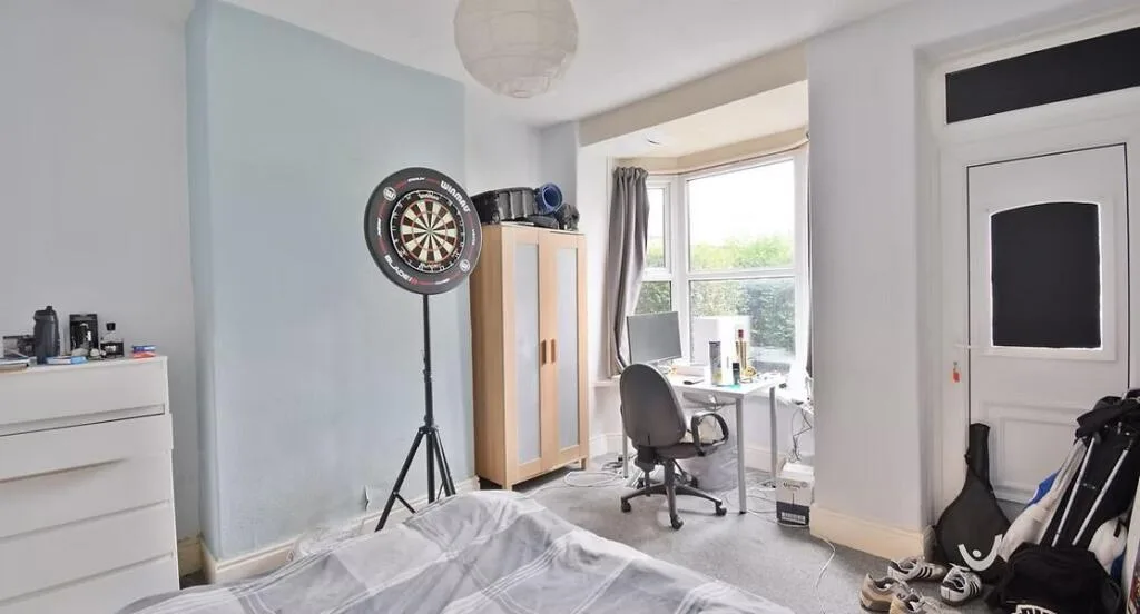 4 bedroom end of terrace house for rent