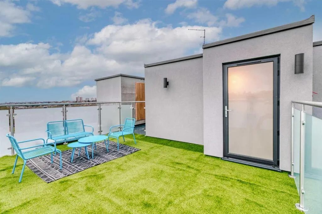 2 bedroom penthouse for rent
