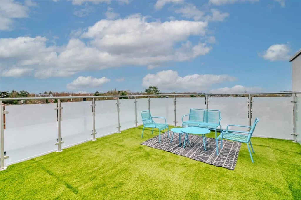 2 bedroom penthouse for rent