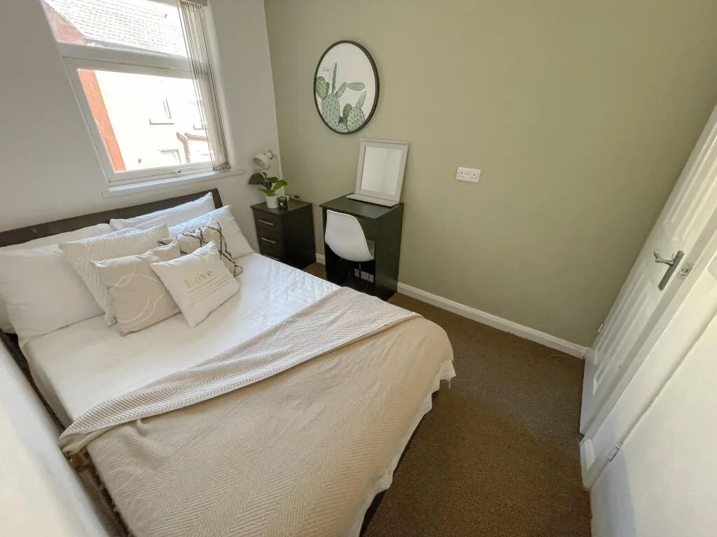 6 bedroom terraced house for rent
