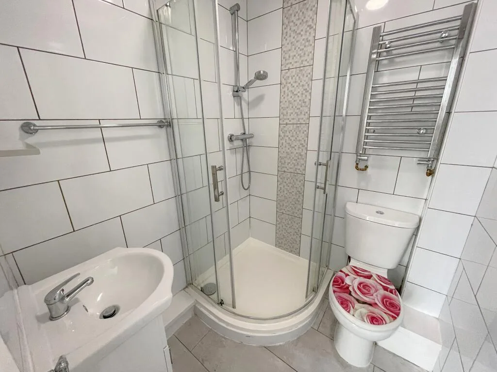 6 bedroom terraced house for rent