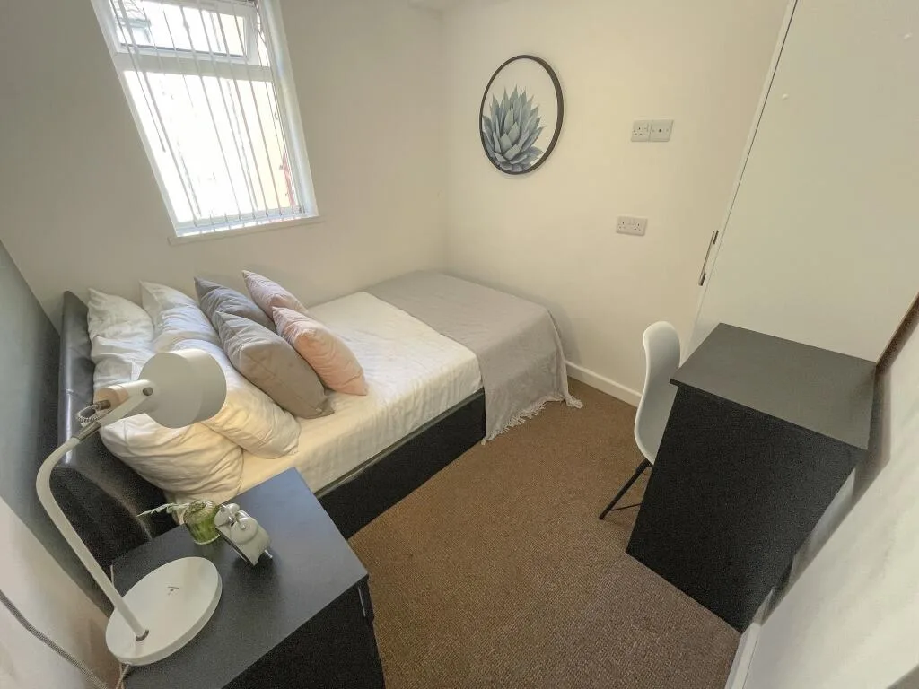 6 bedroom terraced house for rent