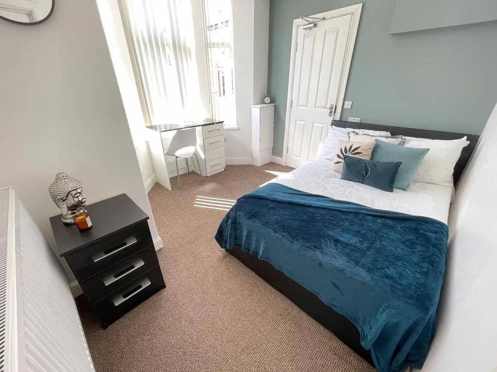 6 bedroom terraced house for rent