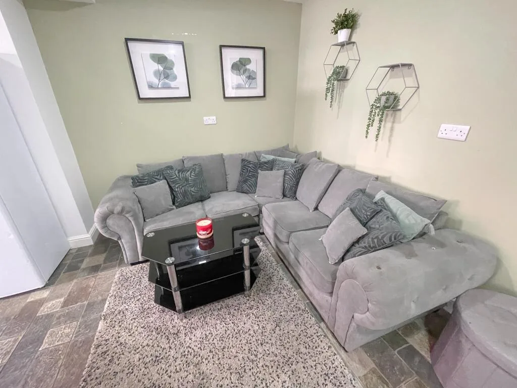 6 bedroom terraced house for rent