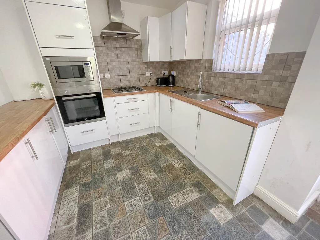 6 bedroom terraced house for rent