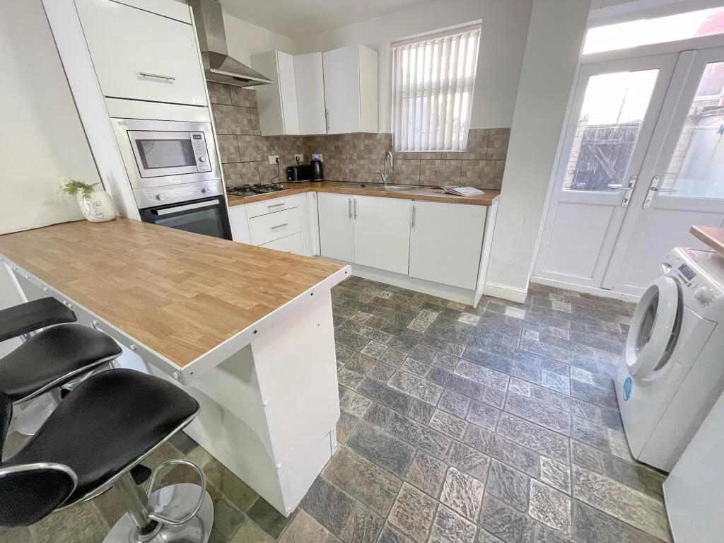 6 bedroom terraced house for rent
