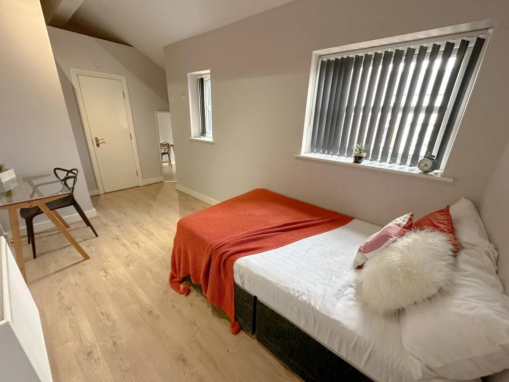 6 bedroom terraced house for rent