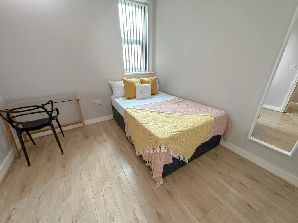 6 bedroom terraced house for rent