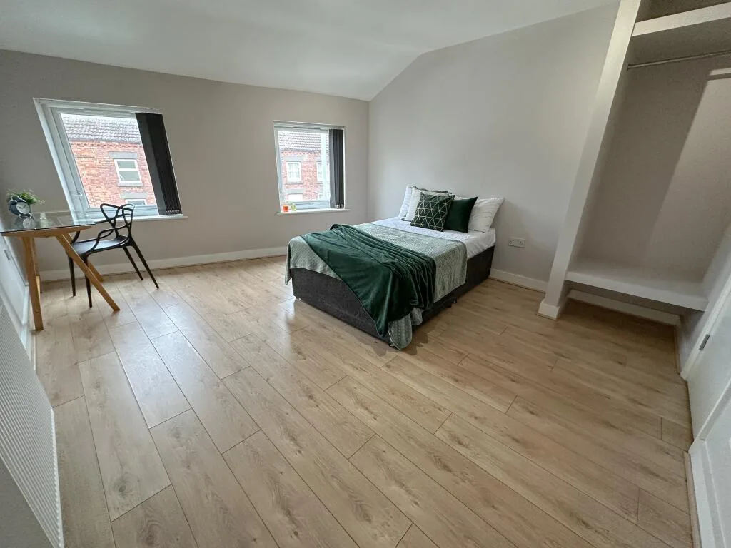 6 bedroom terraced house for rent