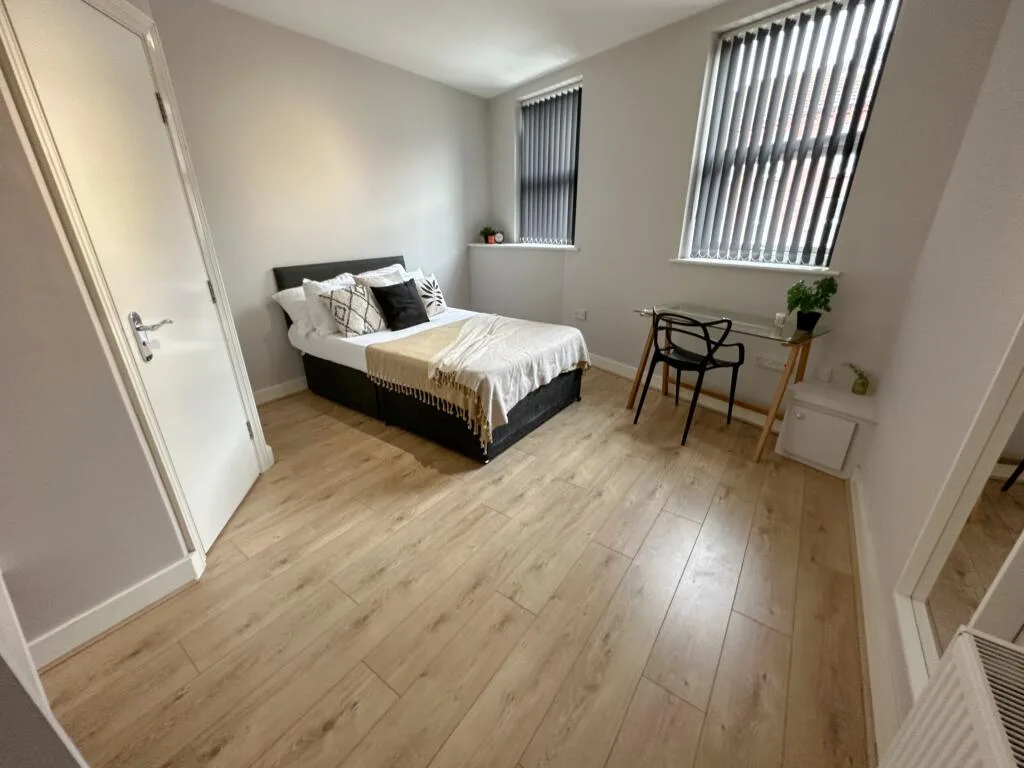 6 bedroom terraced house for rent