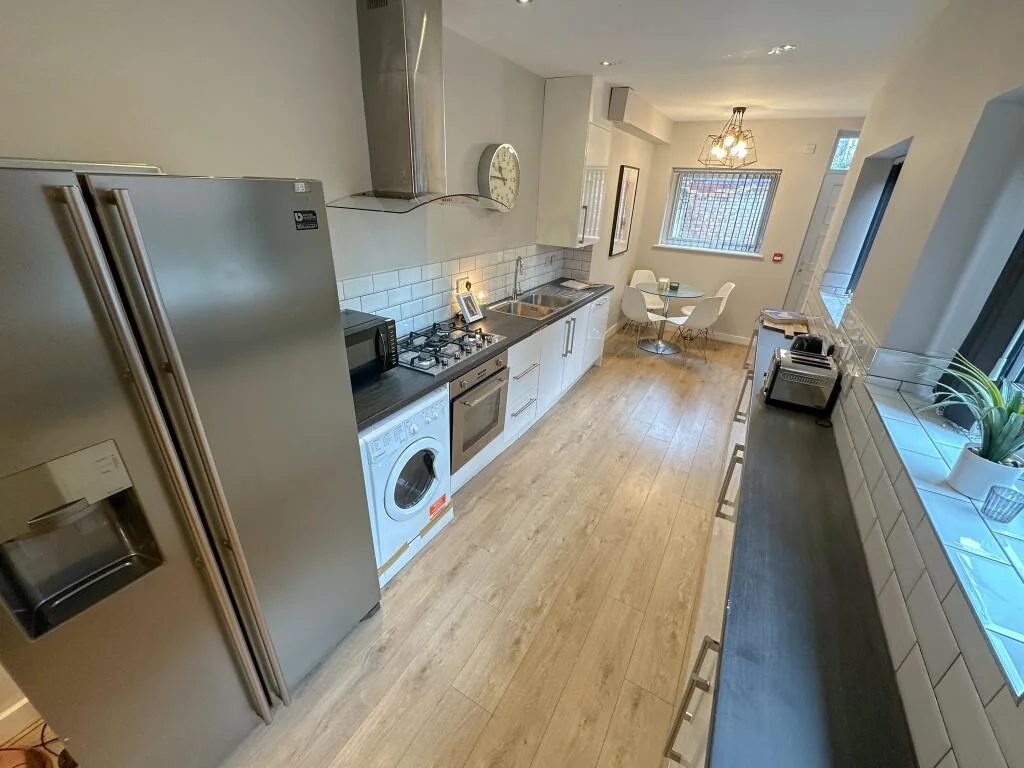 6 bedroom terraced house for rent