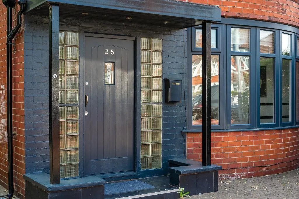 5 bedroom semi-detached house for rent