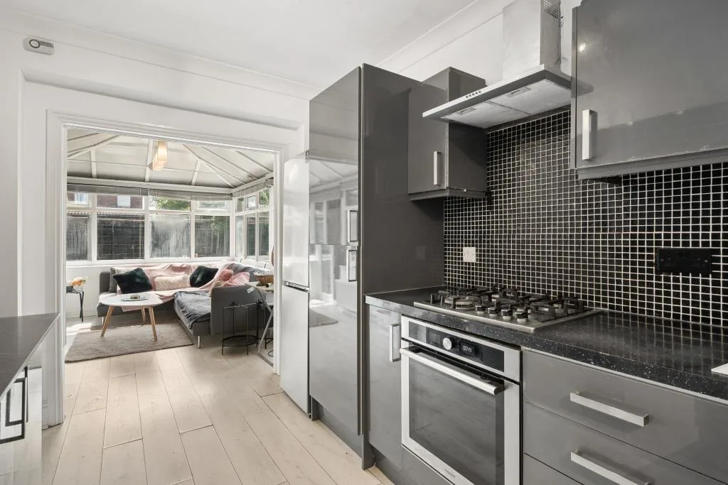 5 bedroom semi-detached house for rent