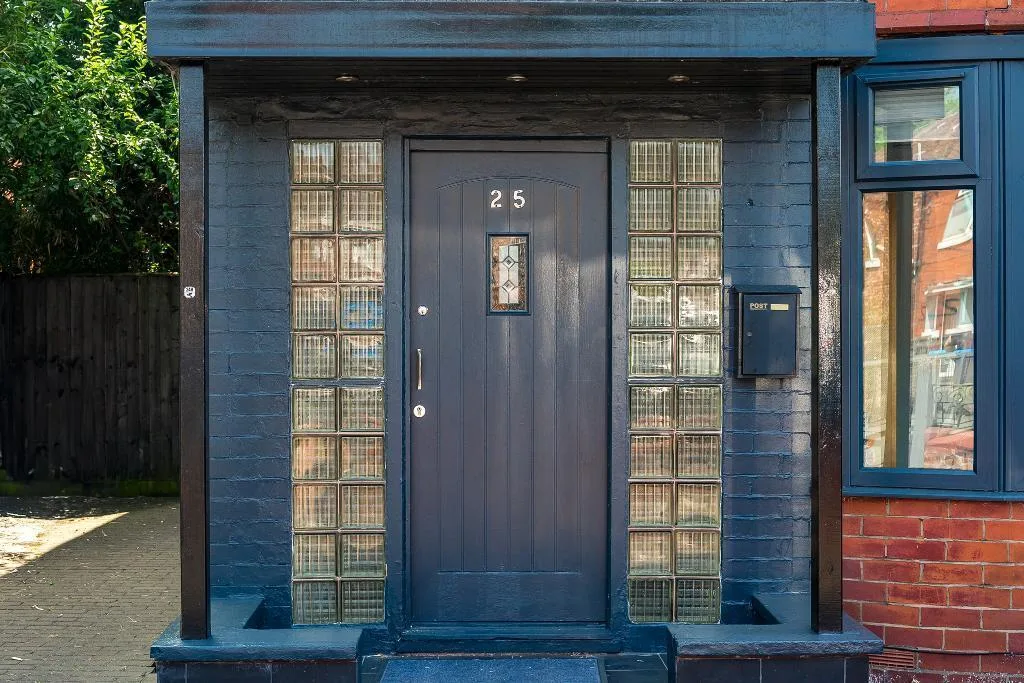 5 bedroom semi-detached house for rent