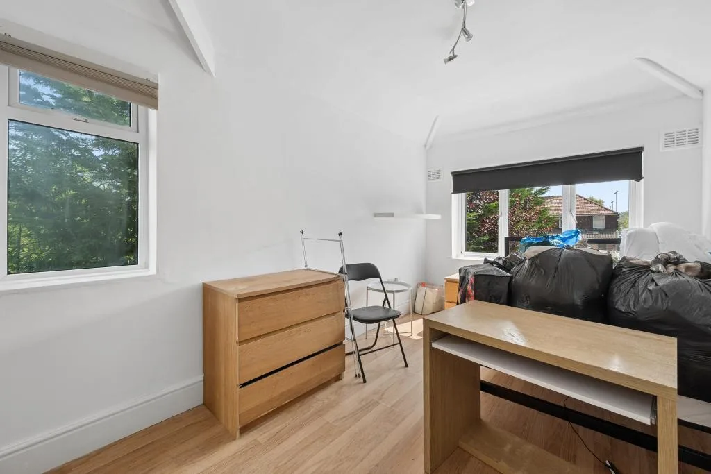 5 bedroom semi-detached house for rent