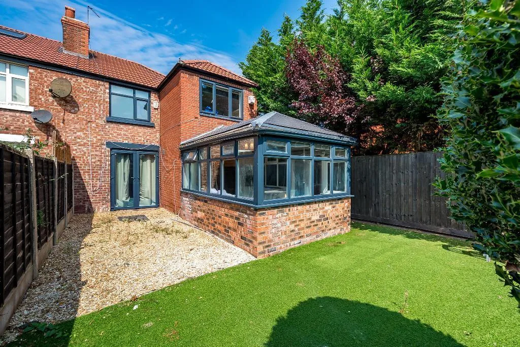 5 bedroom semi-detached house for rent