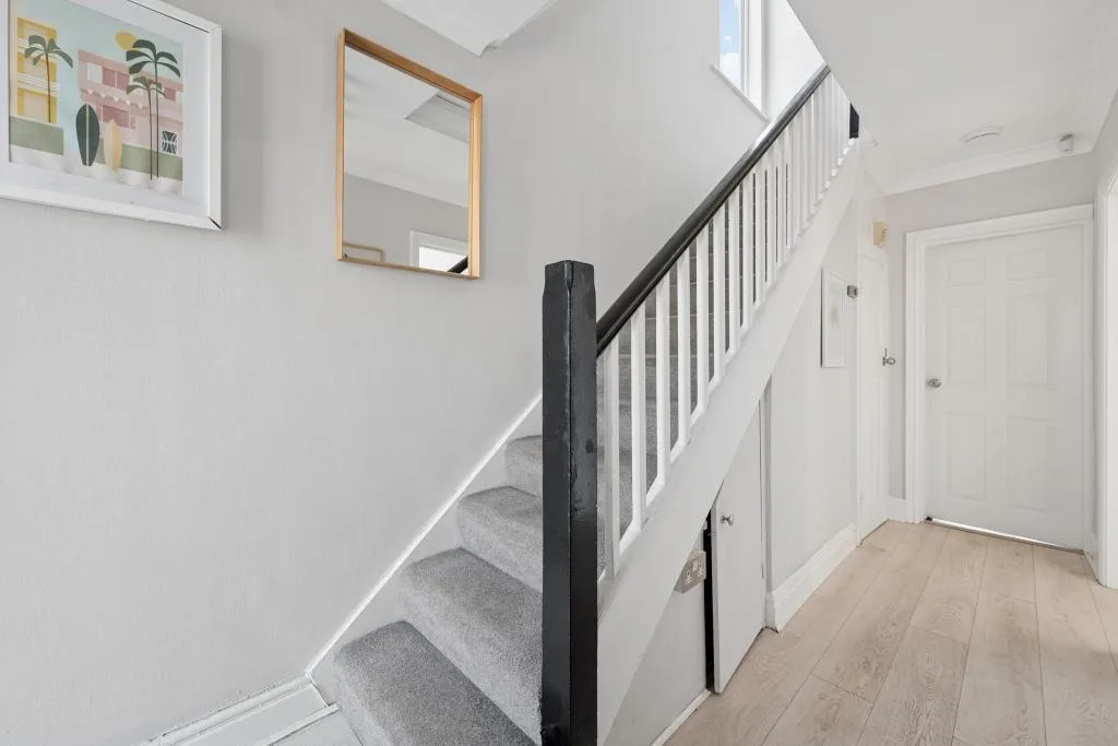 5 bedroom semi-detached house for rent